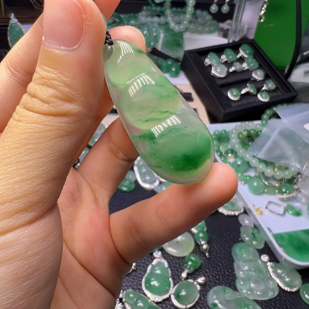 Y***g石英质玉未镶嵌颈饰