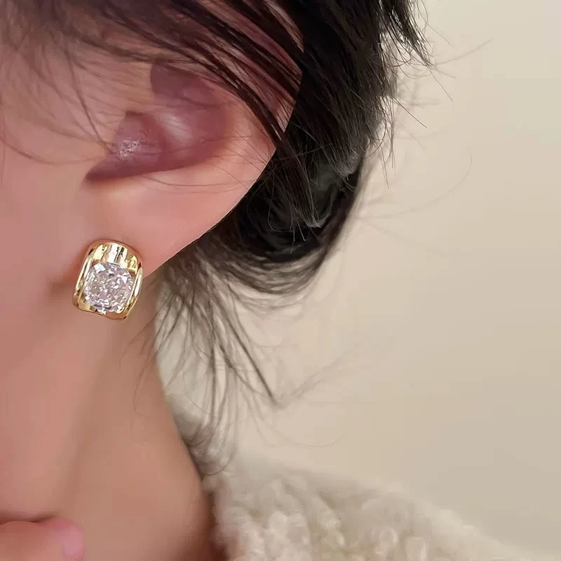 铜合金耳饰 轻奢小众设计高级感耳钉女洋气百搭独特气质耳饰K1435