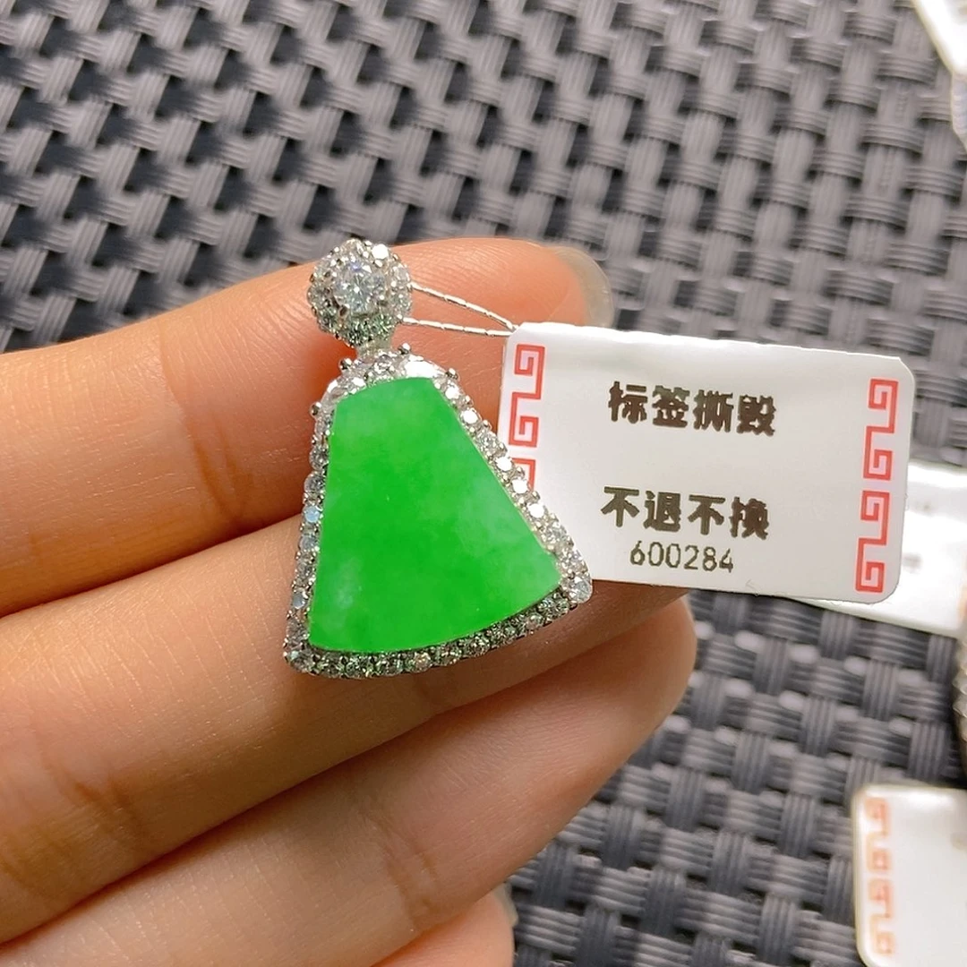 是****颈饰银S925镶嵌翡翠
