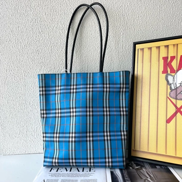 95新 BURBERRY/博柏利 XM/蓝格纹简约单肩竖版琴谱包/MZ03504446