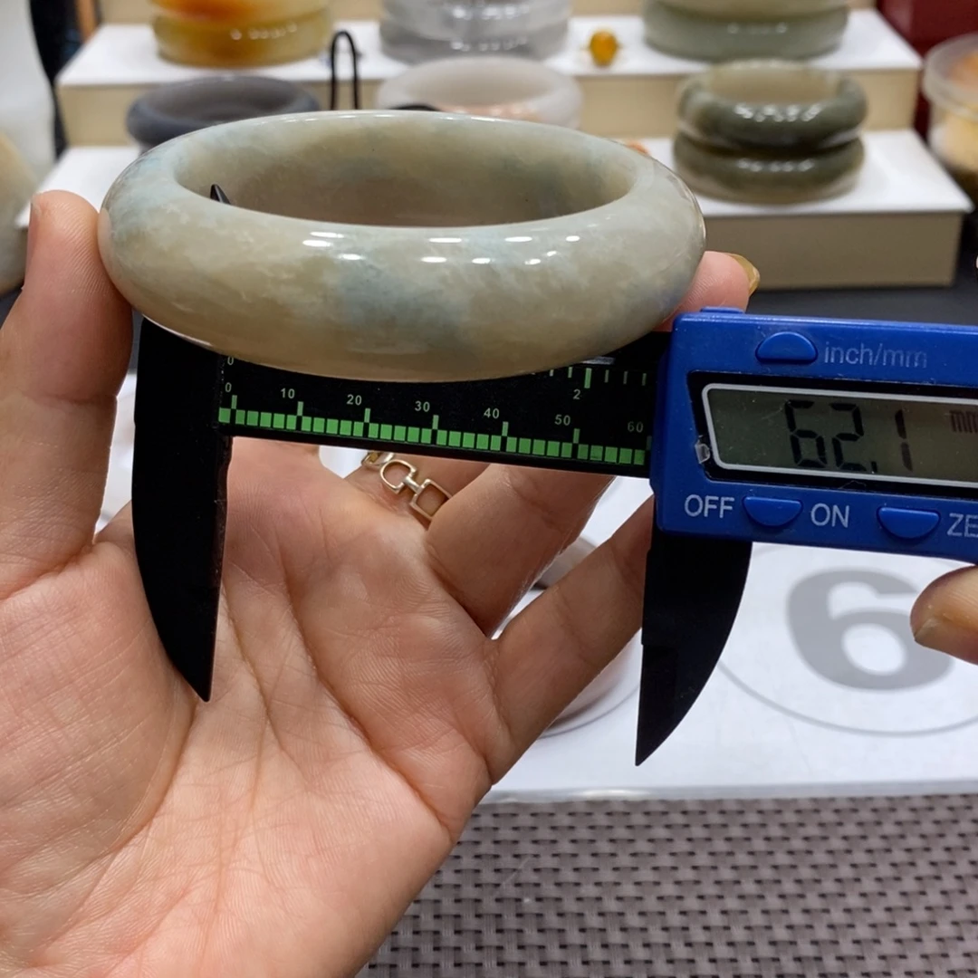 未镶嵌手镯石英岩玉