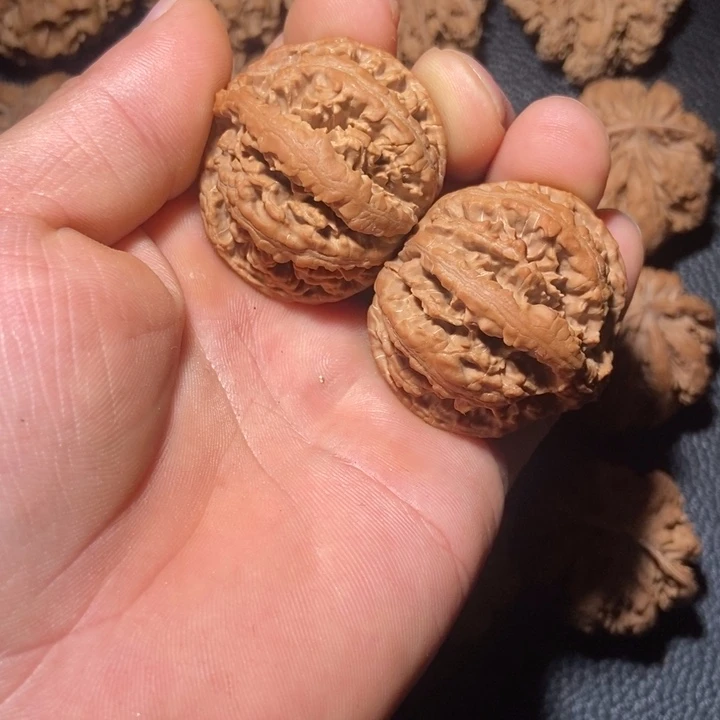 文玩核桃吊坠秦岭野生文玩核桃