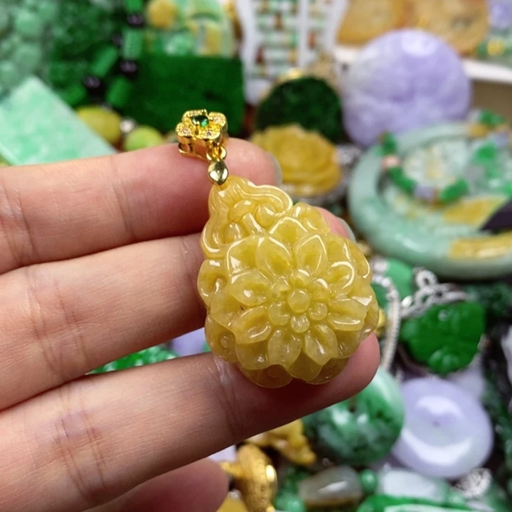 翡翠未镶嵌吊坠(赠链)