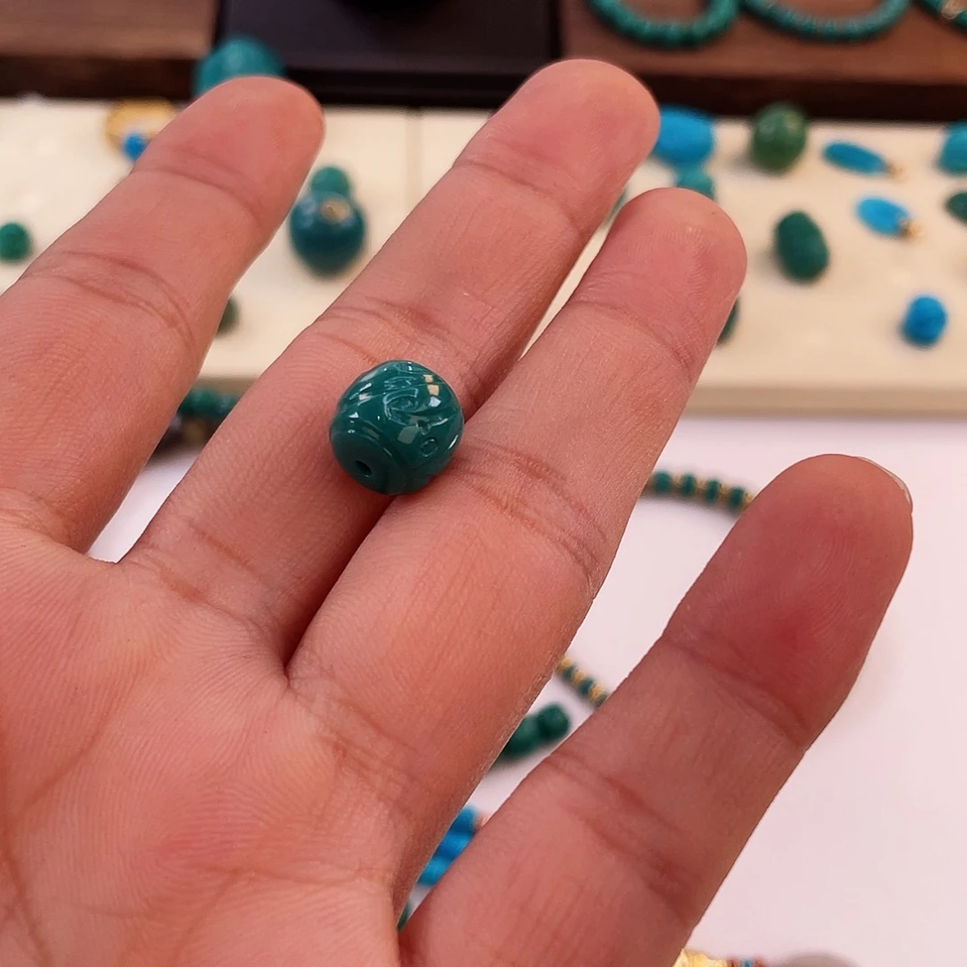 绿松石颈饰未镶嵌哈****贾