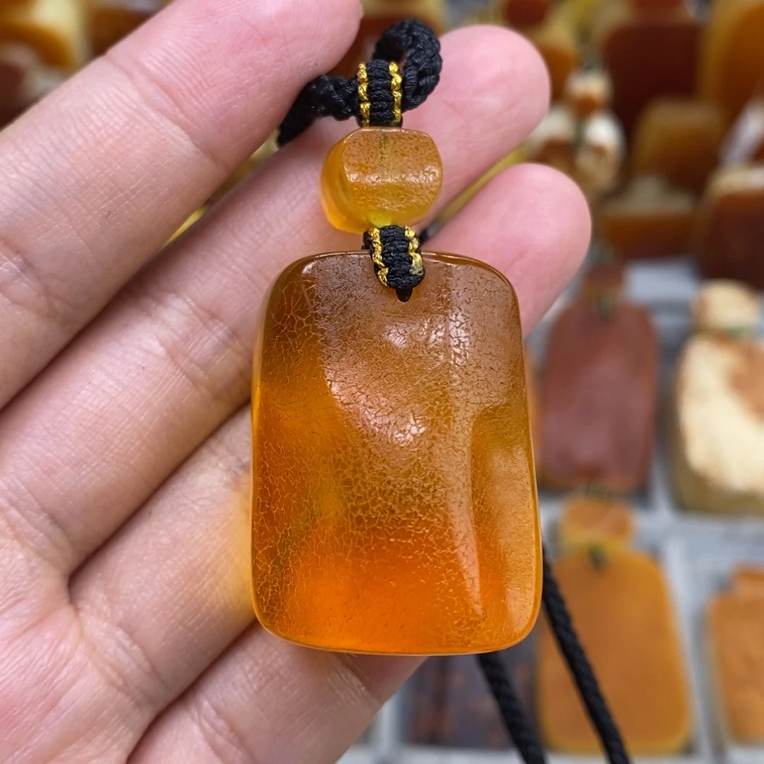 蜜蜡未镶嵌珠宝奇石