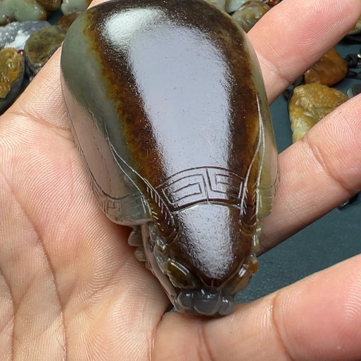 萨***斯和田玉未镶嵌把件