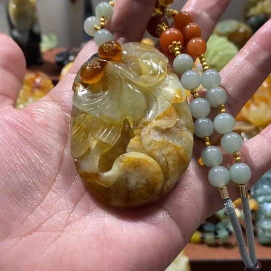 蛇纹石玉未镶嵌颈饰