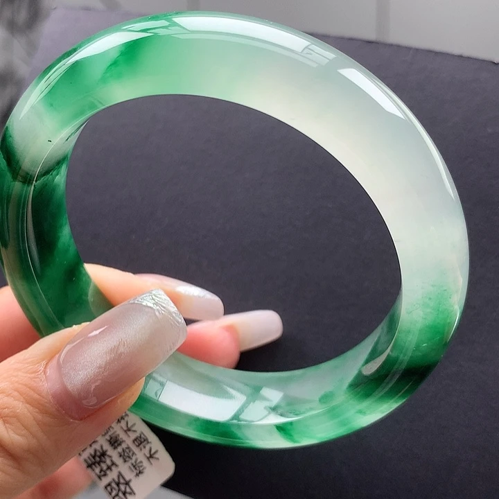 未镶嵌手镯石英质玉