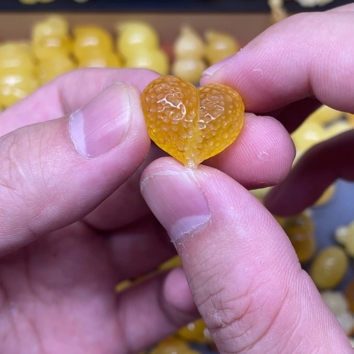 琥珀未镶嵌珠宝奇石