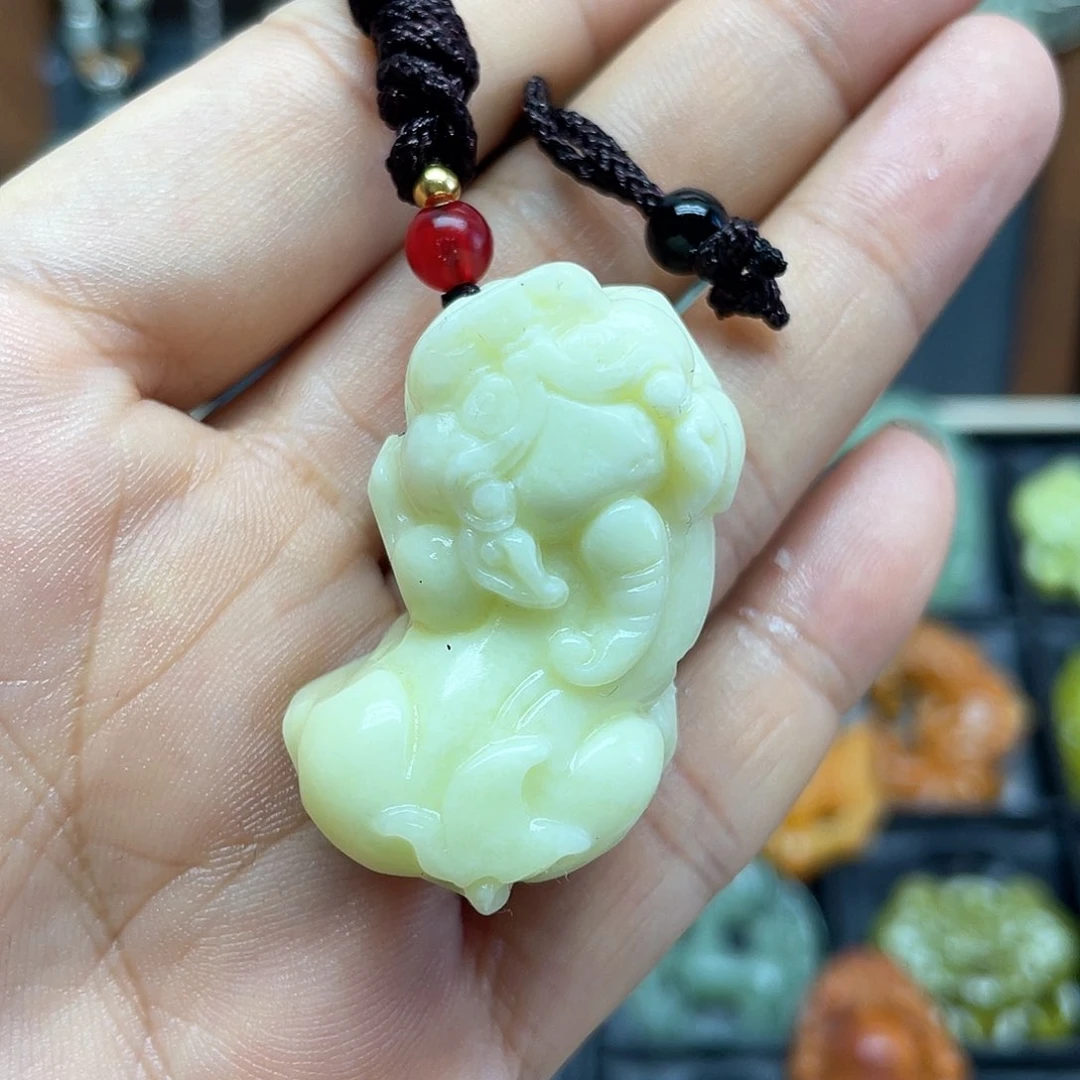 蛇纹石玉未镶嵌颈饰