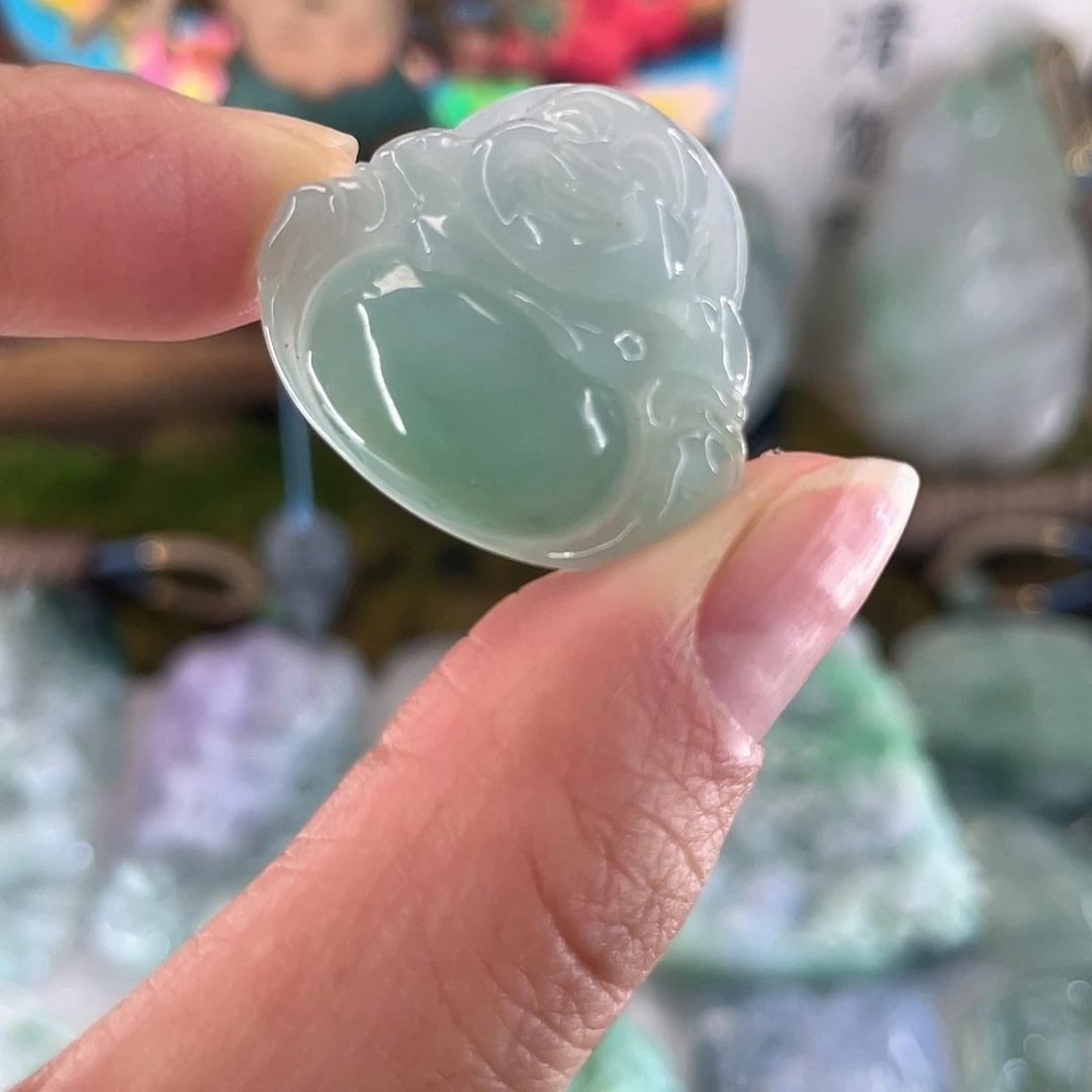 翡翠未镶嵌颈饰佛公