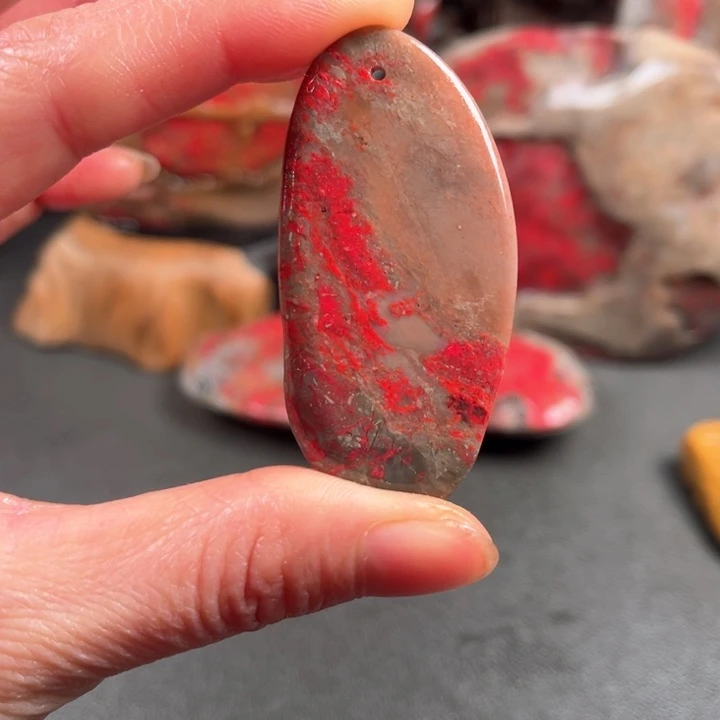 昌化鸡血石昌化鸡血石原石挂件