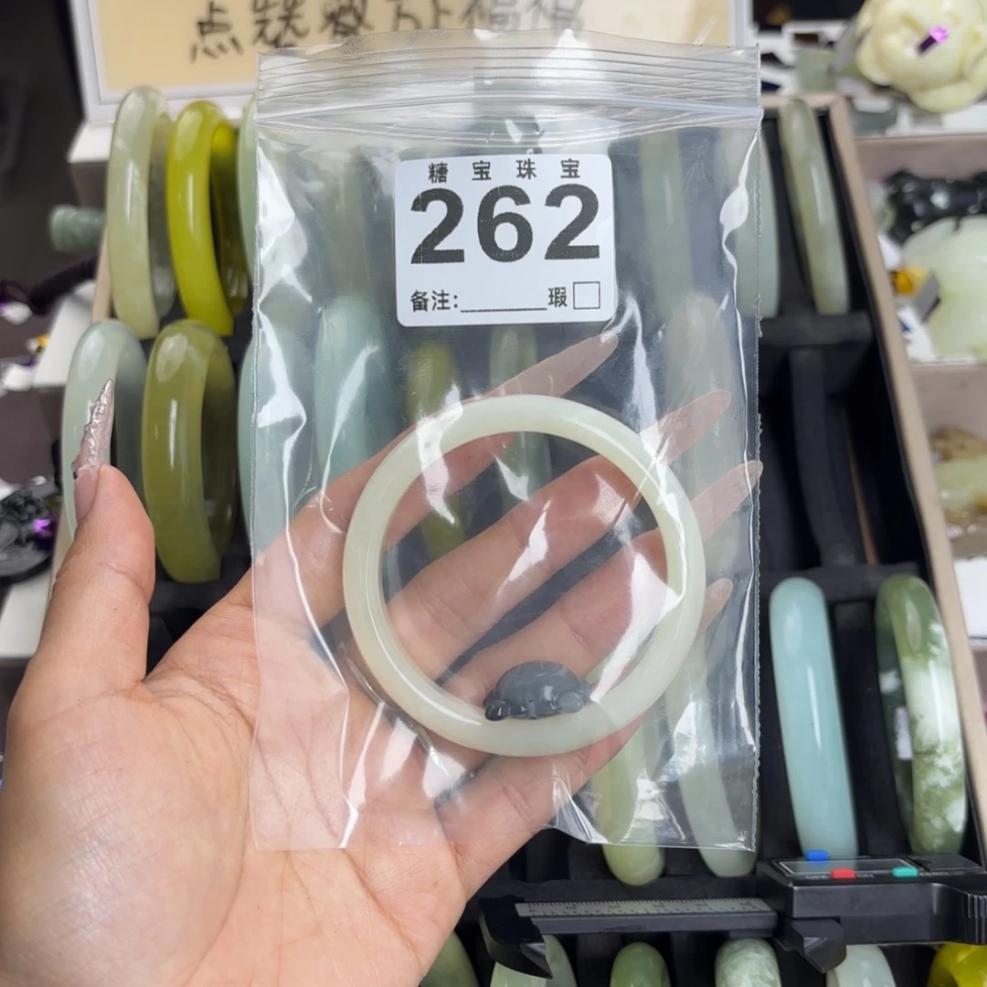 未镶嵌蛇纹石玉手镯牛***掰
