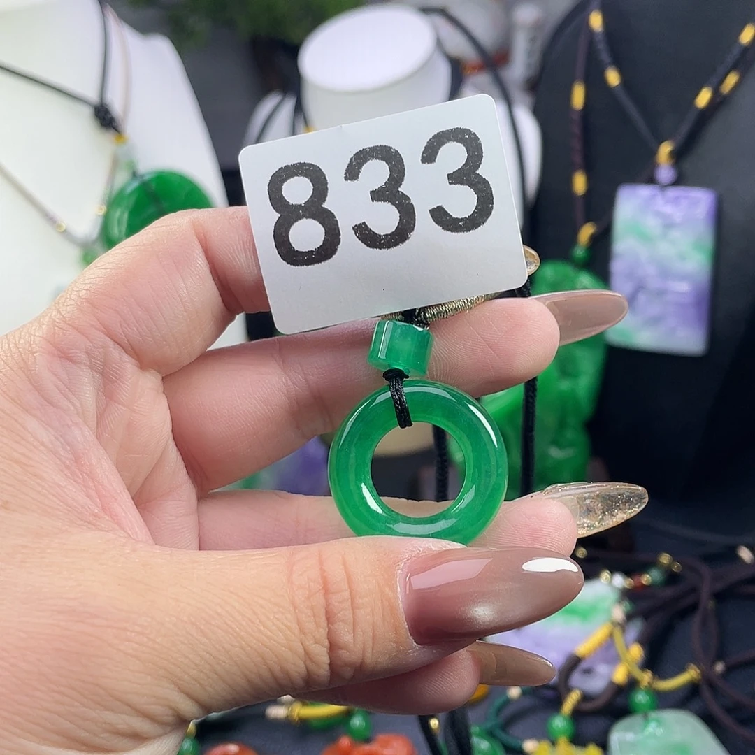 翡翠未镶嵌吊坠(赠链)