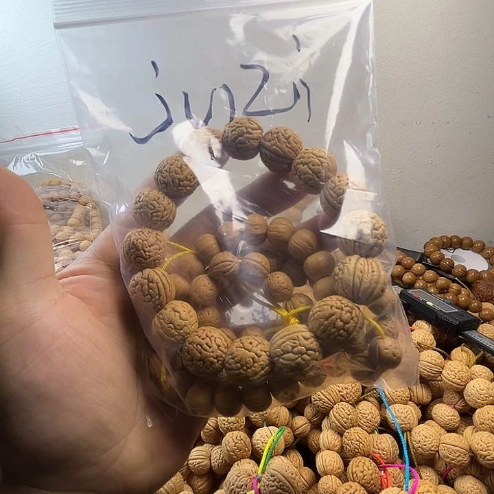 j****吊坠桃核桃核的大小可以调节的大小