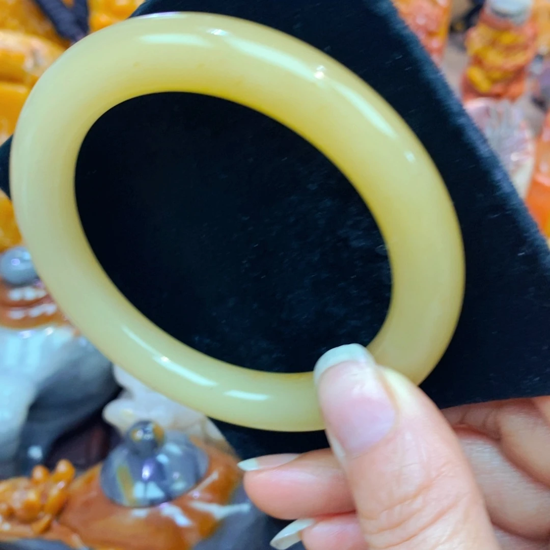 未镶嵌石英质玉（黄龙玉）颈饰