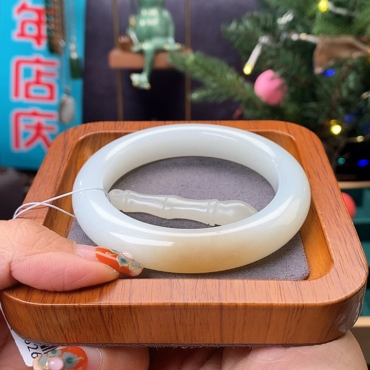 *****和田玉未镶嵌颈饰