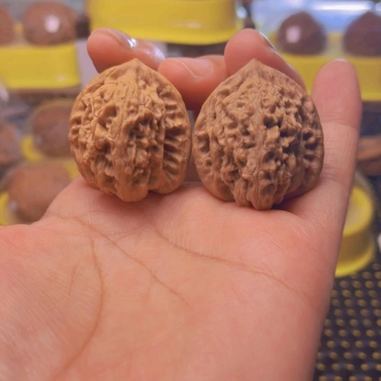 文玩核桃吊坠霞云岭