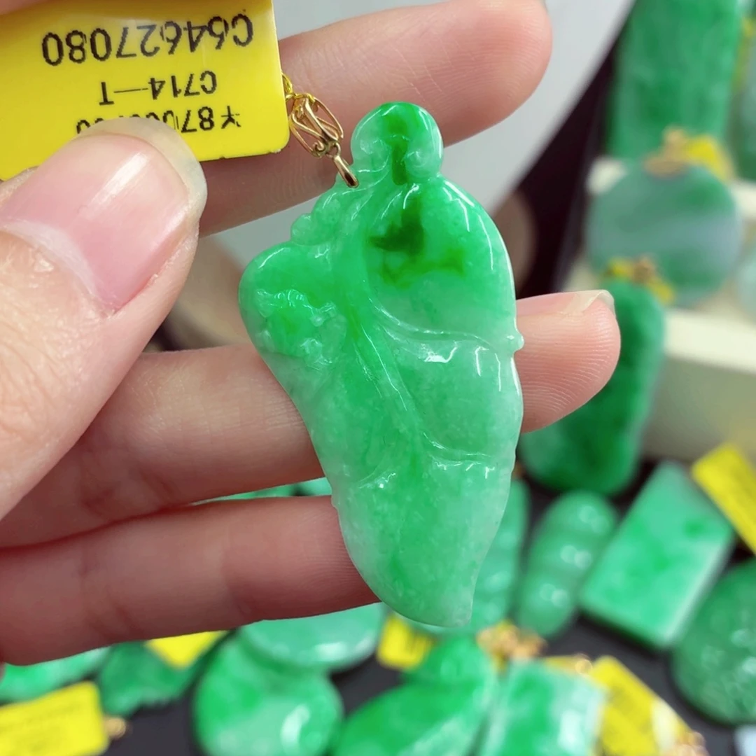 翡翠18K金镶嵌颈饰