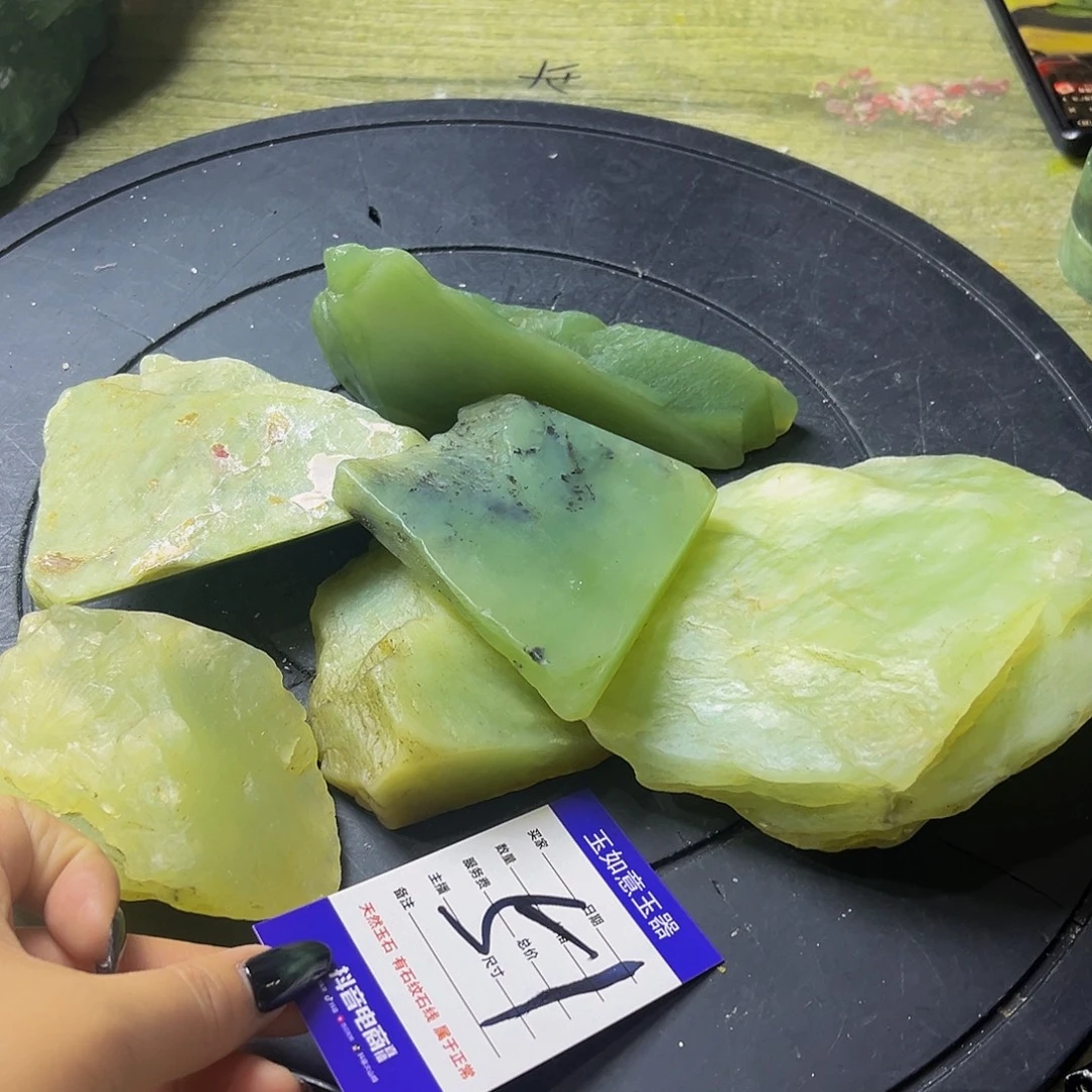 蛇纹石玉未镶嵌原石3.8斤