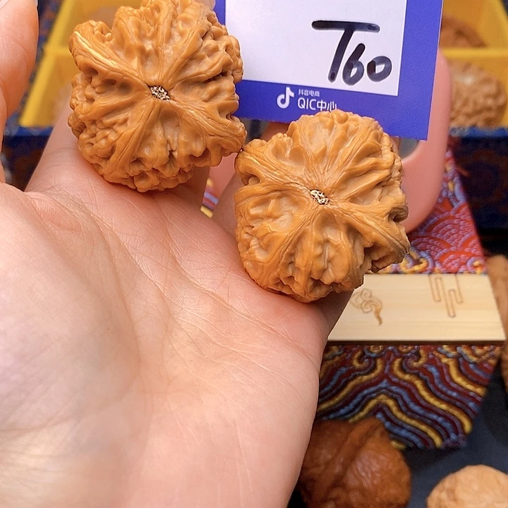 笑***生文玩核桃把件文玩核桃红锦鲤60