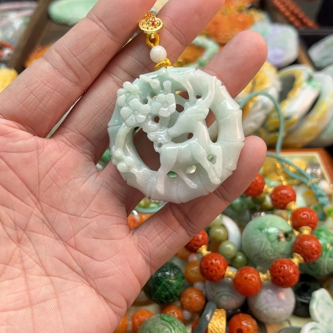 翡翠颈饰未镶嵌翡翠颈饰未镶嵌