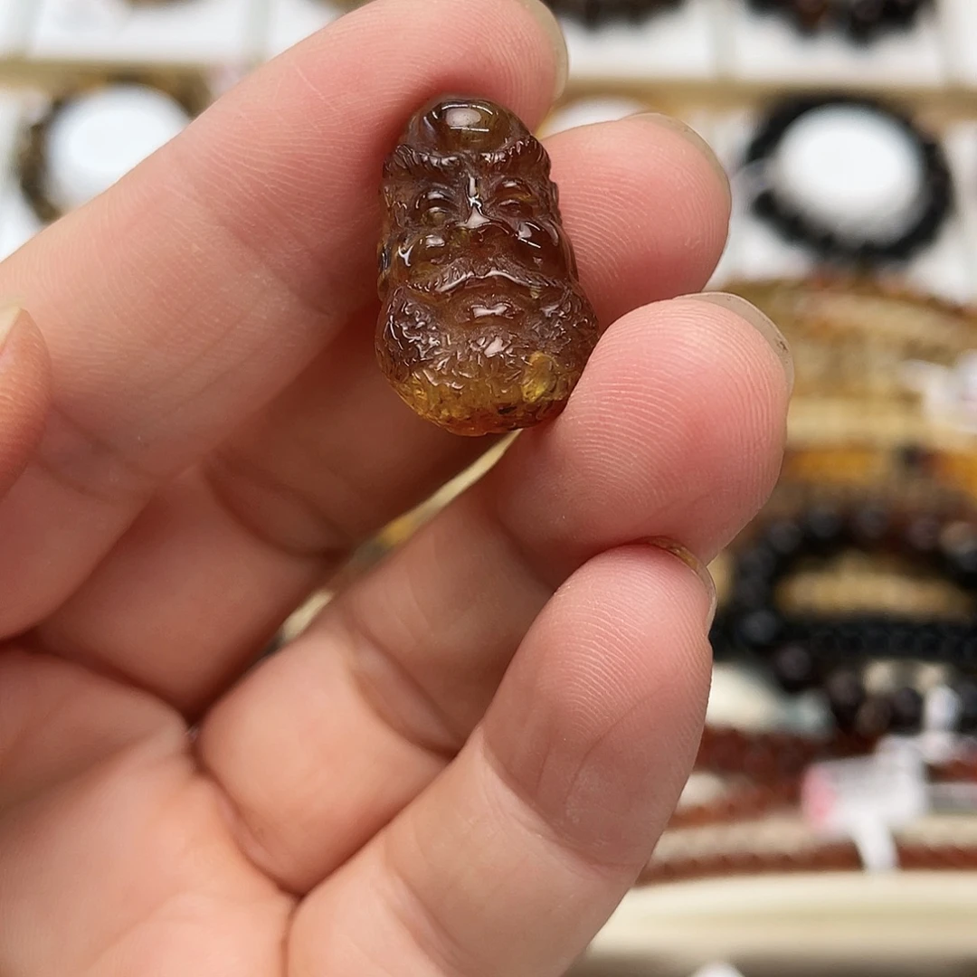 自***的琥珀未镶嵌裸石大