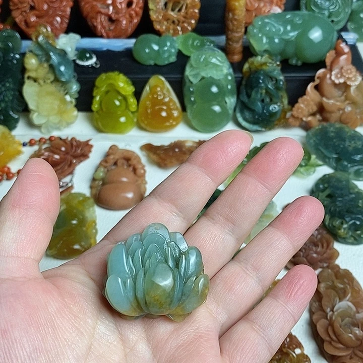 未镶嵌蛇纹石玉颈饰