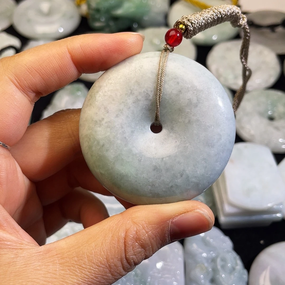 翡翠未镶嵌颈饰平安扣