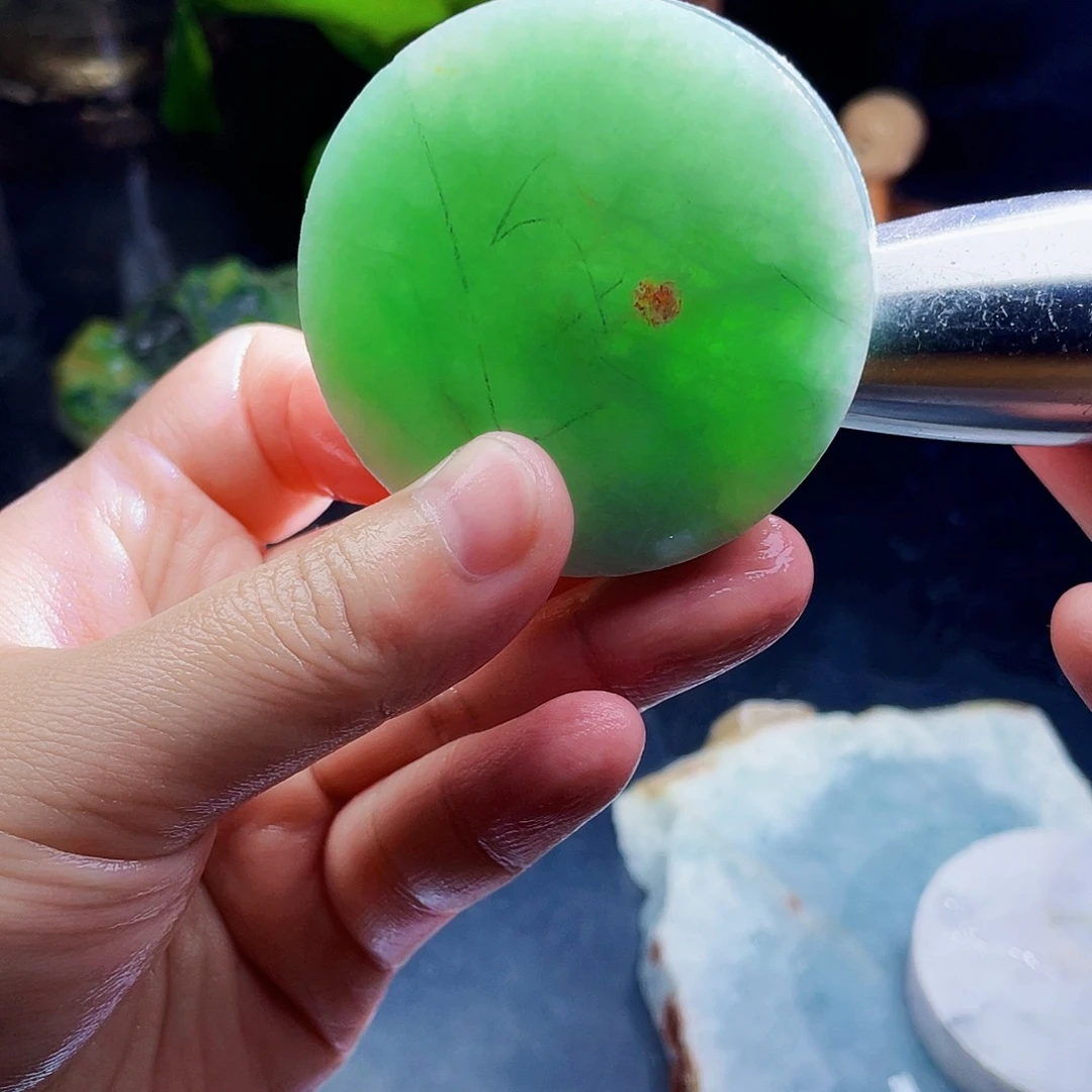 翡翠未镶嵌颈饰毛料16