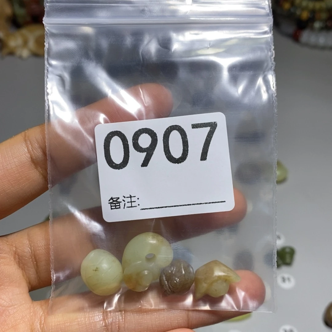 颈饰未镶嵌透闪石质玉漫****路