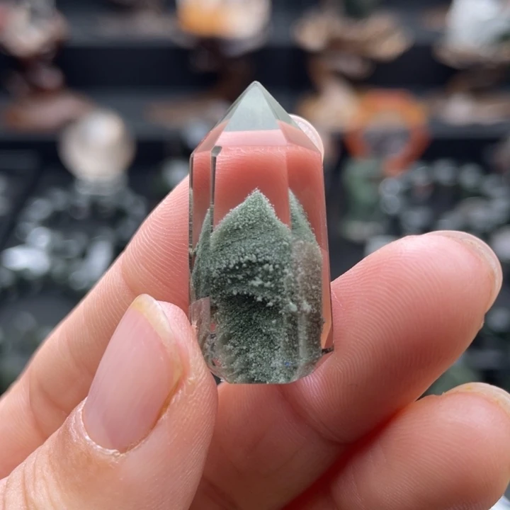 未镶嵌颈饰水晶绿幽灵金字塔柱子