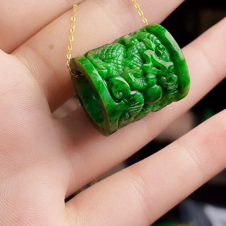 翡翠未镶嵌颈饰多样性