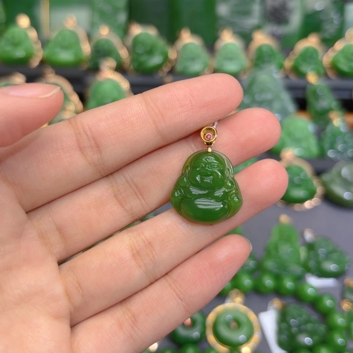 颈饰18K金镶嵌和田玉（碧玉）