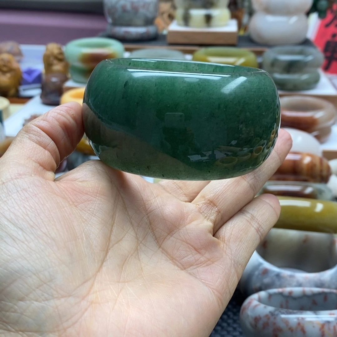 石英岩玉手镯未镶嵌阳**媚