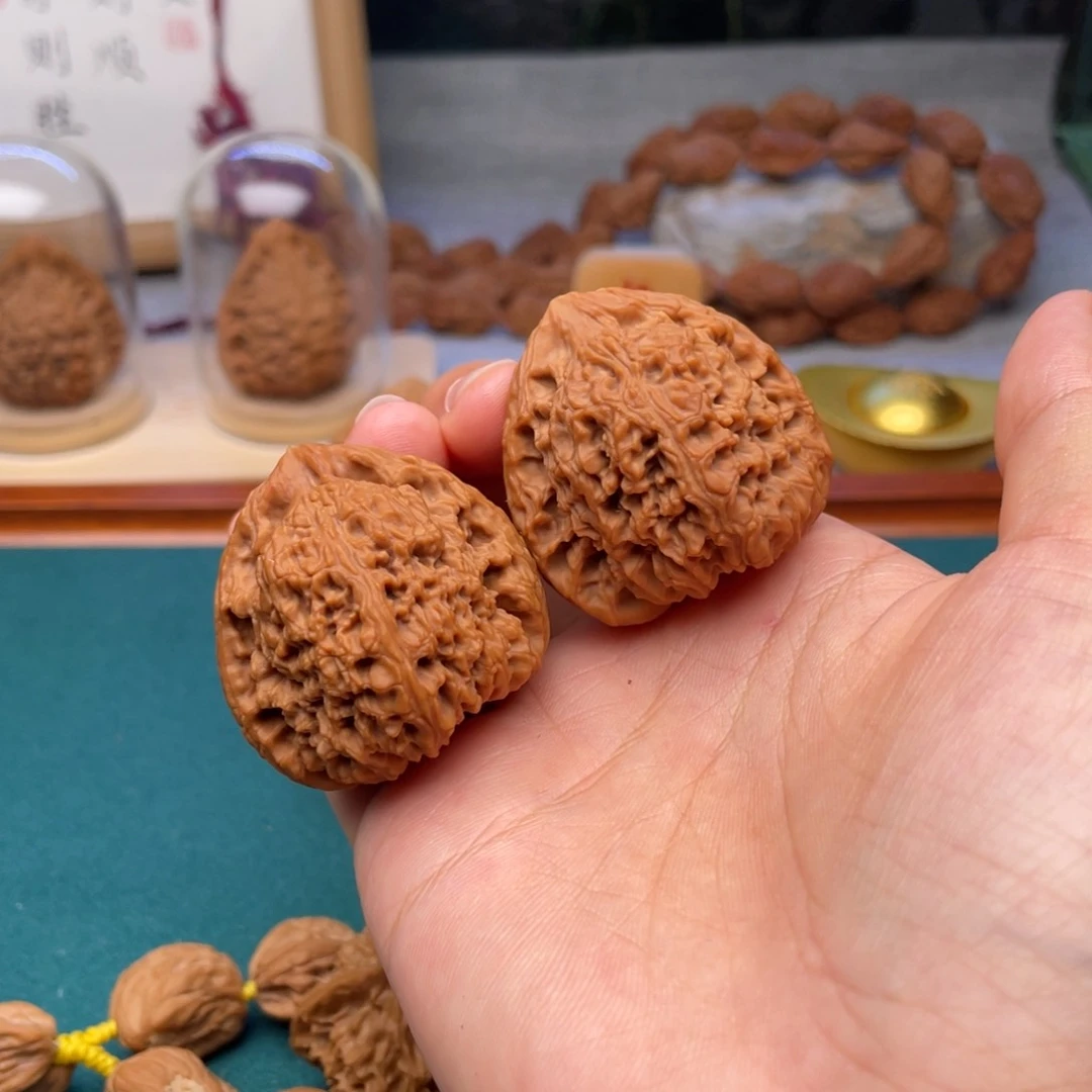文玩核桃吊坠三角南疆石