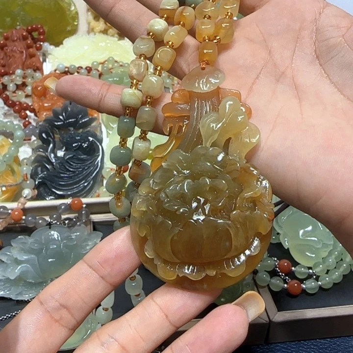 未镶嵌蛇纹石玉吊坠