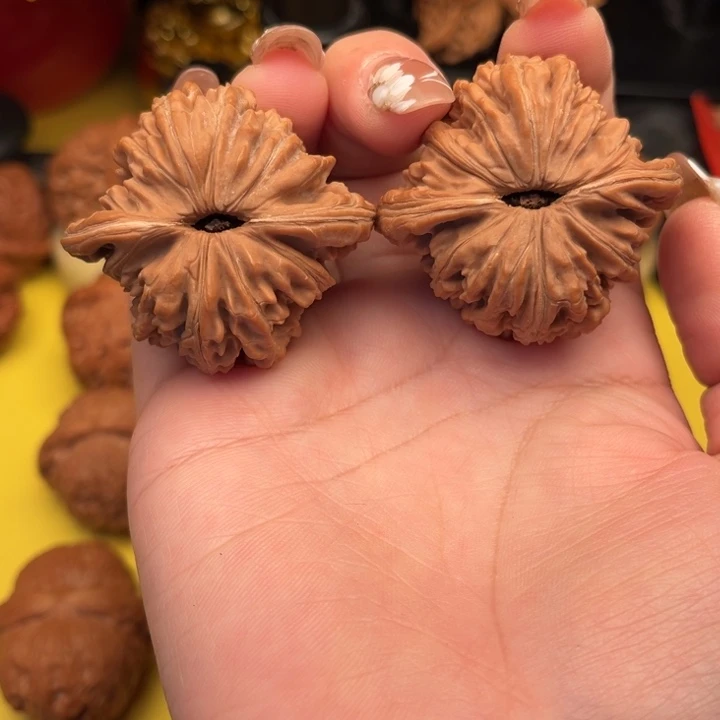 桃核吊坠烦****）四座楼狮子头核桃