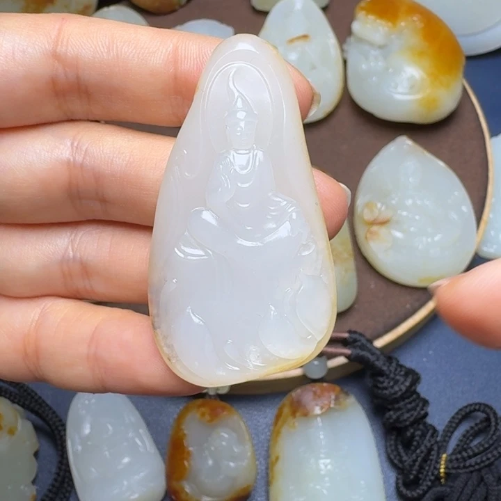 和田玉未镶嵌颈饰