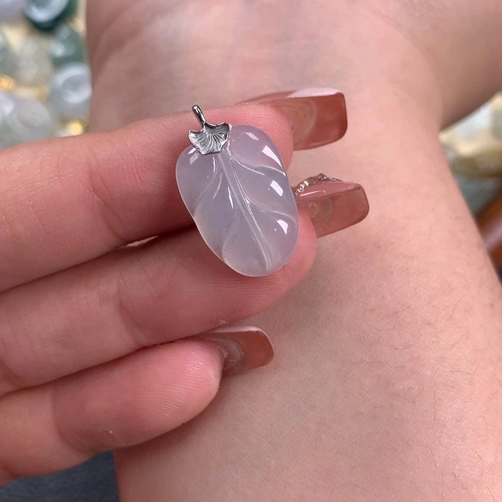 翡翠颈饰18K金镶嵌叶子