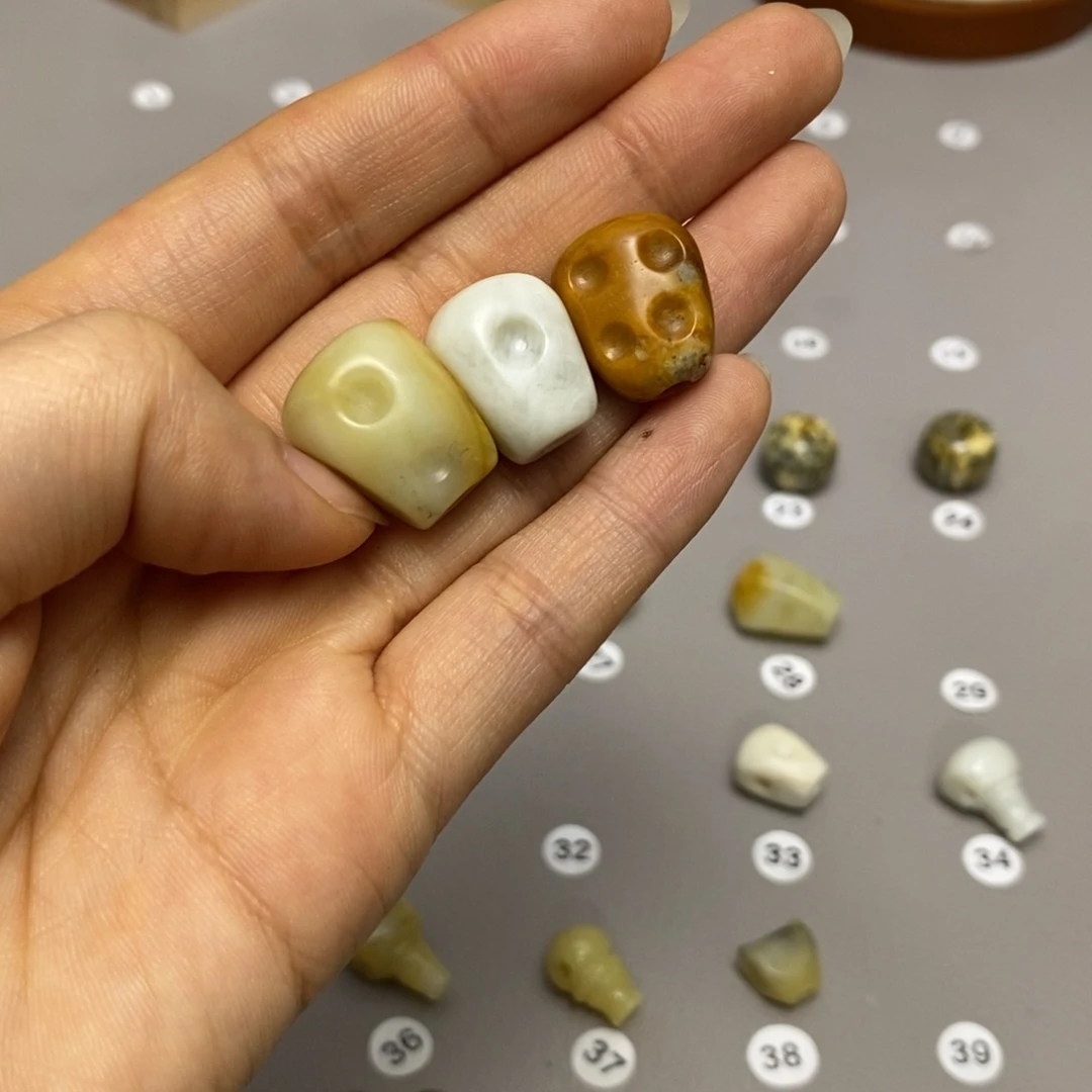 蛇纹石玉配饰合金宁****苑