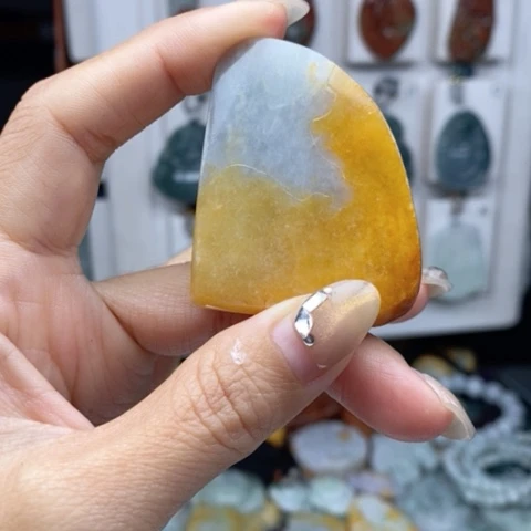 翡翠颈饰未镶嵌翡翠