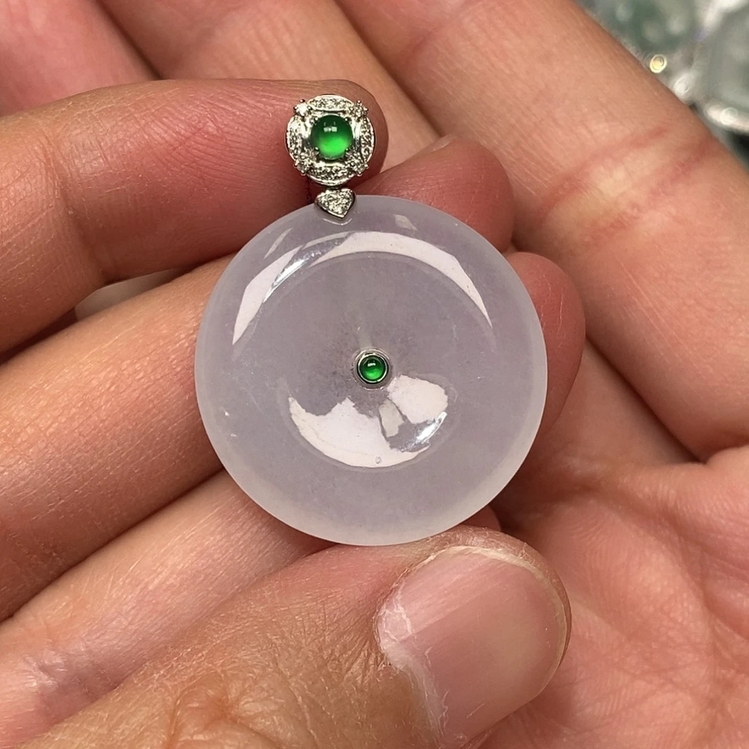 翡翠18K金镶嵌颈饰平安扣