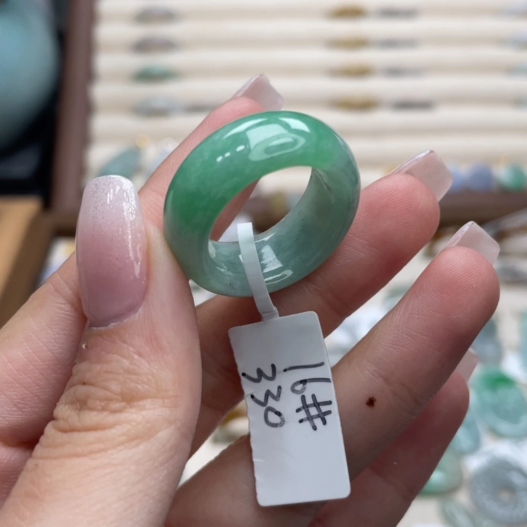 翡翠未镶嵌戒圈a37港圈16白底青乌鸡飘花