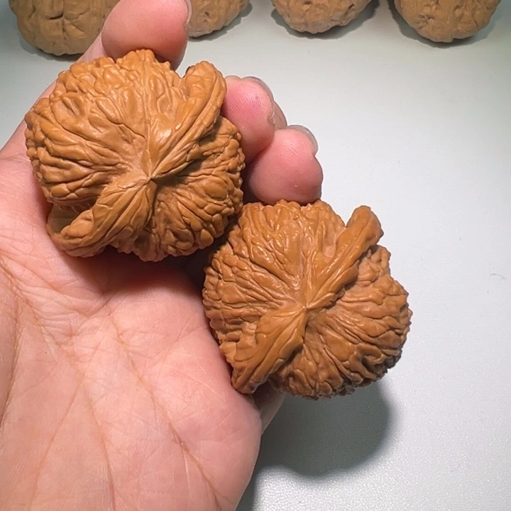 东***风文玩核桃把件44白狮子