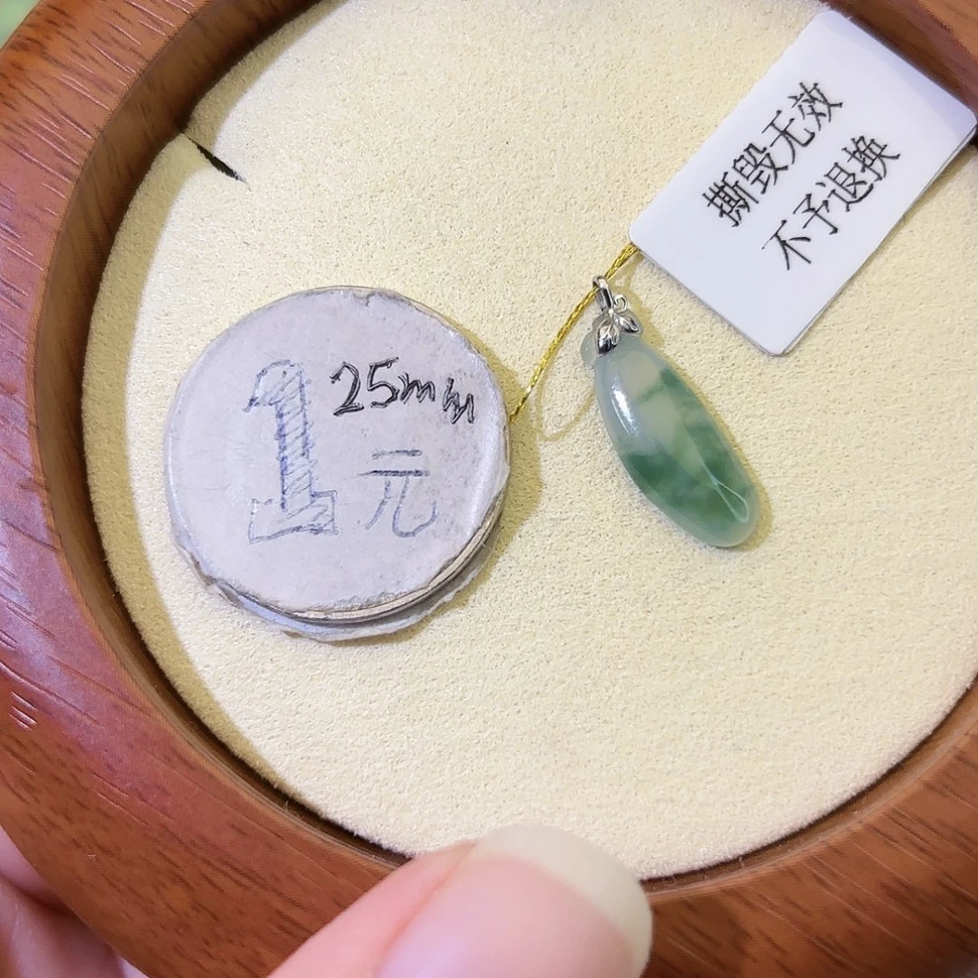 翡翠18K金镶嵌颈饰福瓜