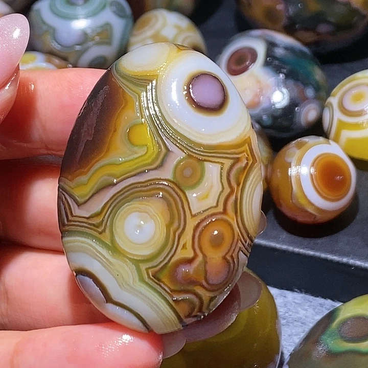 用***8玛瑙/玉髓未镶嵌珠宝奇石