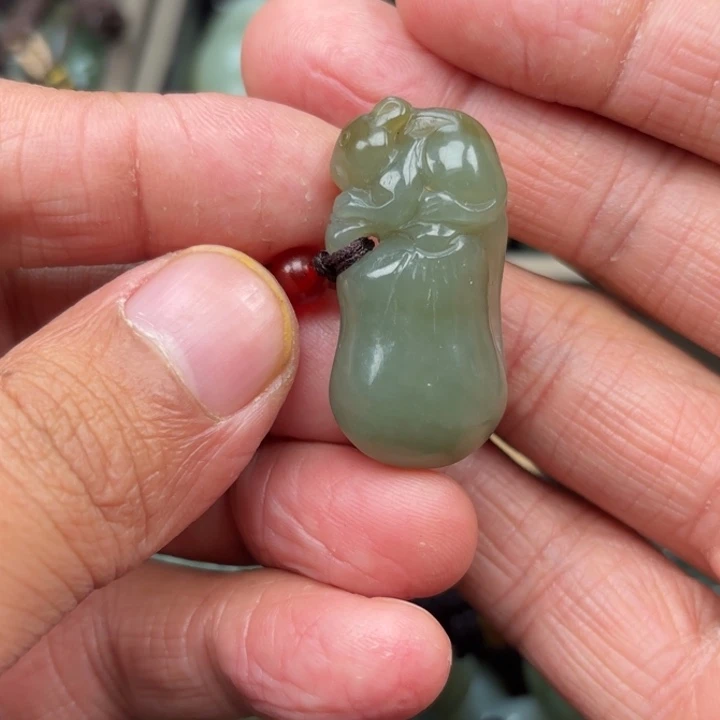 和田玉吊坠9K金镶嵌