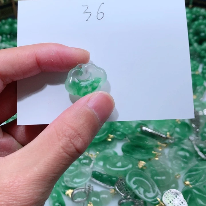 石英质玉颈饰未镶嵌