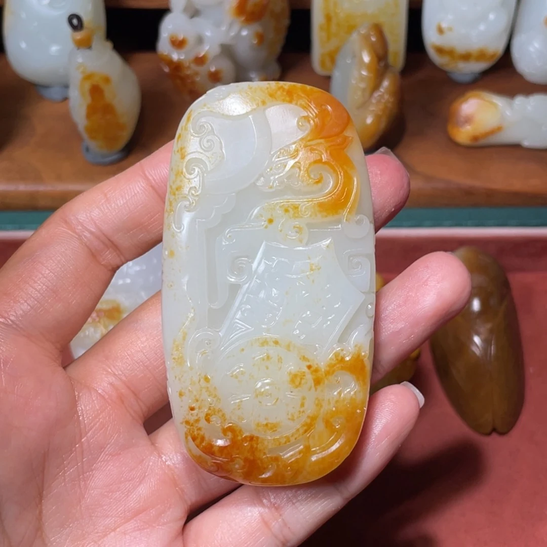 颈饰未镶嵌和田玉（糖玉）